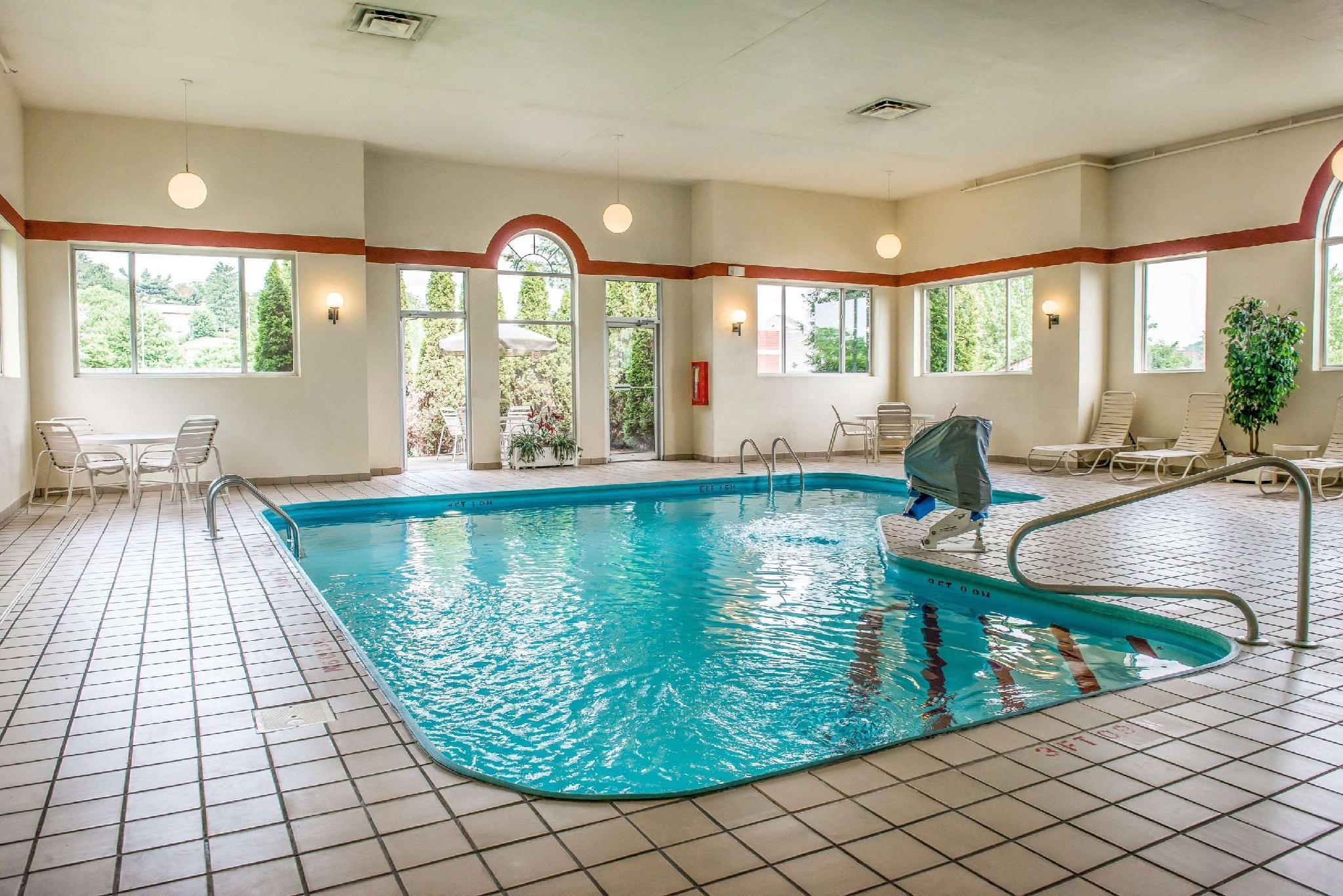 Wingate By Wyndham Pittsburgh New Stanton Hotel Bagian luar foto