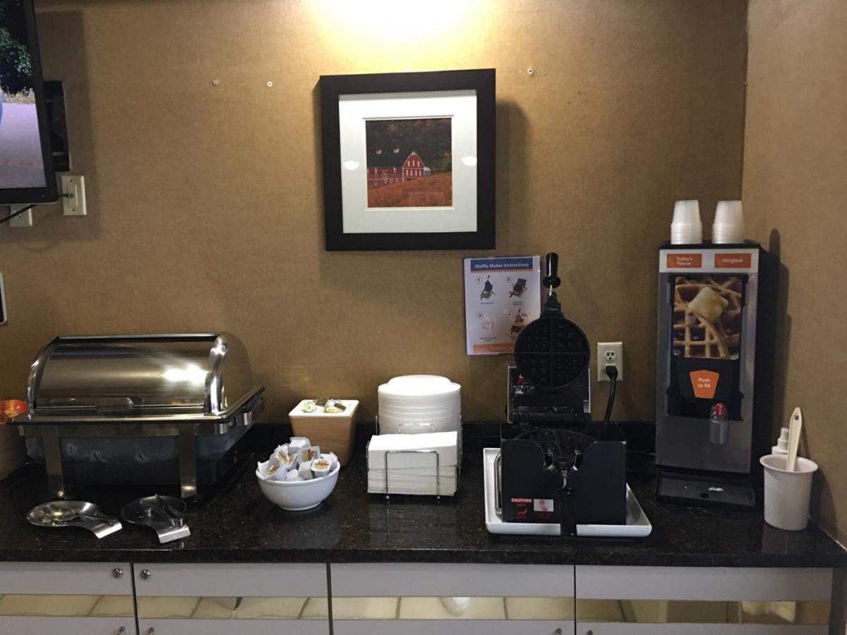 Wingate By Wyndham Pittsburgh New Stanton Hotel Bagian luar foto