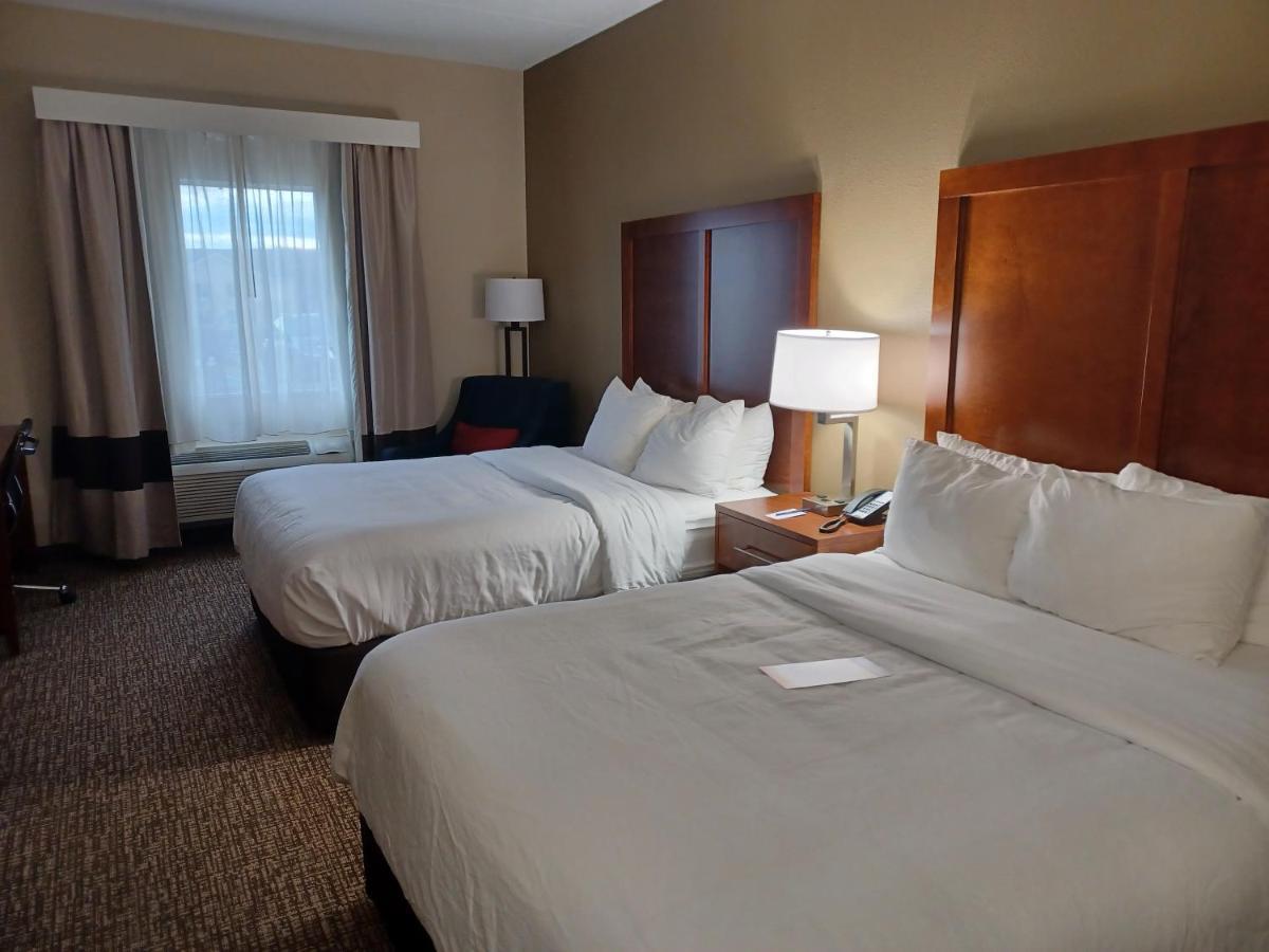 Wingate By Wyndham Pittsburgh New Stanton Hotel Bagian luar foto