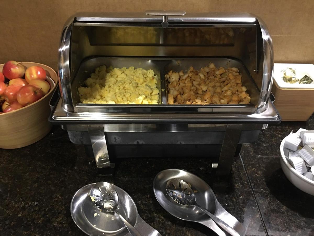 Wingate By Wyndham Pittsburgh New Stanton Hotel Bagian luar foto